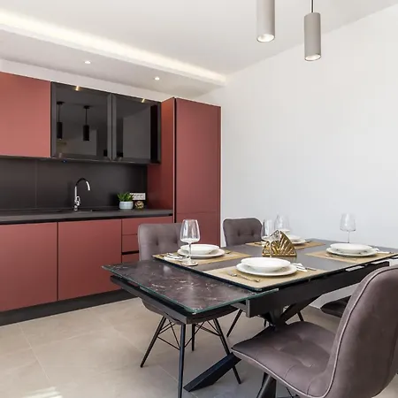 2 Bedroom Gorgeous In Holiday home Volosko