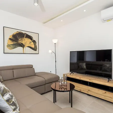 2 Bedroom Gorgeous In * Volosko