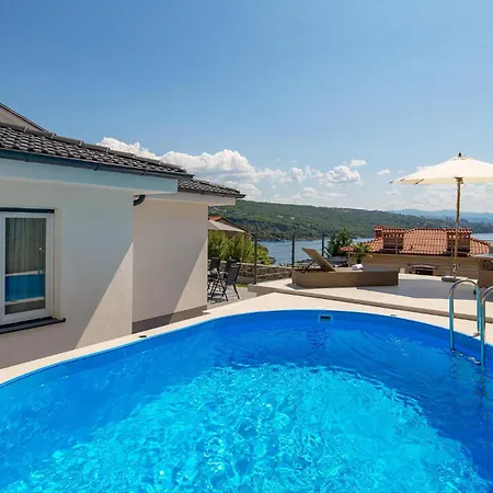 2 Bedroom Gorgeous In Holiday home Volosko